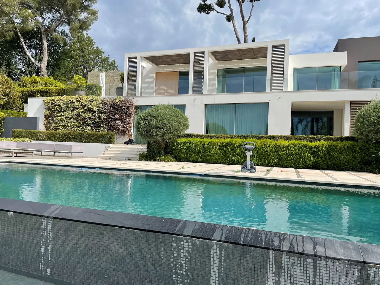 Villa contemporaine avec piscine sur les hauteurs du Cannet